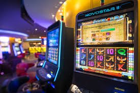 Gameplay slots dengan grafis modern dan tema beragam, diakses melalui perangkat mobile di Bandung